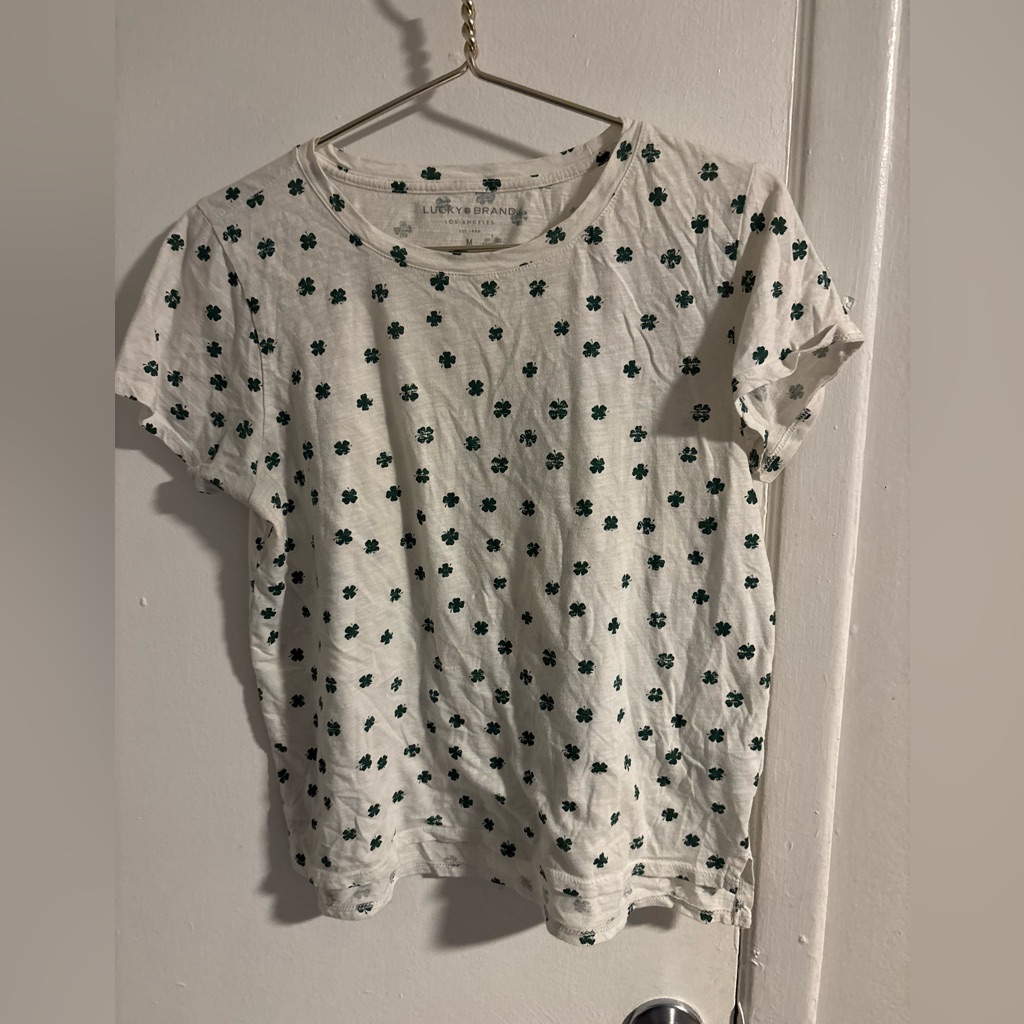 Lucky Brand Clover Print Tee Womens M White Green Shamrock Graphic Top 277